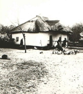 Станица Полтавская. Старинная черноморская хата казака, 1909 г., фото хранится в музее Фелицына