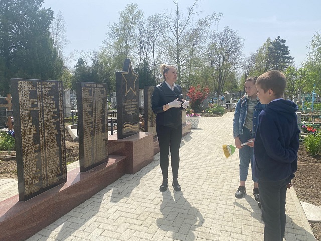 Полтавское сельское поселение. Памятники Краснодарского края. Памятники Бендеры погибшим сотрудникам. 18 Апреля день памятников. Памятник школе.