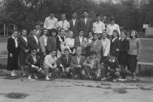 Выпускники 11-а класса СОШ №1, 1992 г. Фото из архива газеты Голос правды