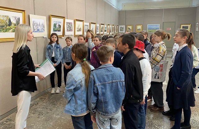 Экскурсия по выставке «Образы России: нить поколений»