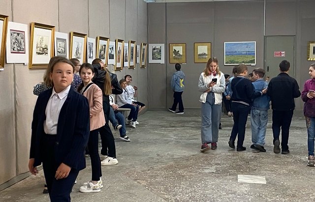 Экскурсия по выставке «Образы России: нить поколений»