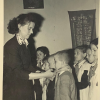Член бригады коммунистического труда повязывает галстук мальчику воспитаннику школы-интернат, 70-е годы