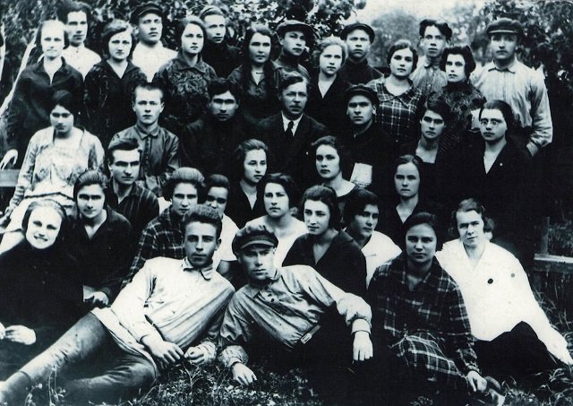 Студенты 3 курса педагогического техникума, станицы Полтавской, 1928 год