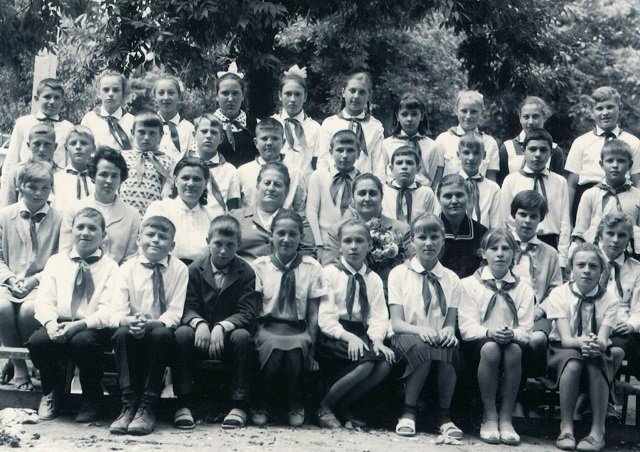 Ученики школы №10 (ныне школа №1) станицы Красноармейской, середина 60-х годов