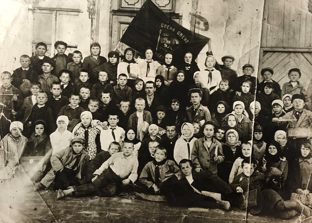 Ученики  СШ № 4, середина XX века