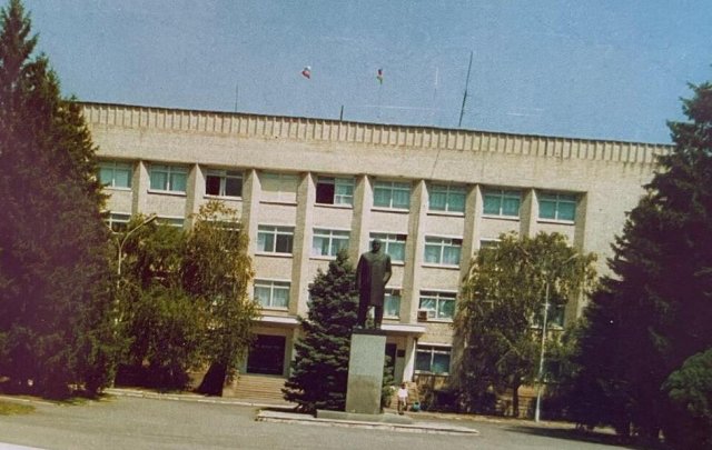 Здание районной администрации, начало 2000-х гг.