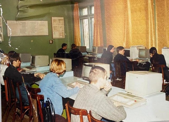На уроке информатики.Станица Полтавская, начало 2000-х.