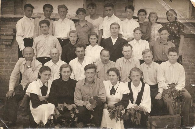 Выпускники 10В классы школы №10 (ныне №1), 1954 год